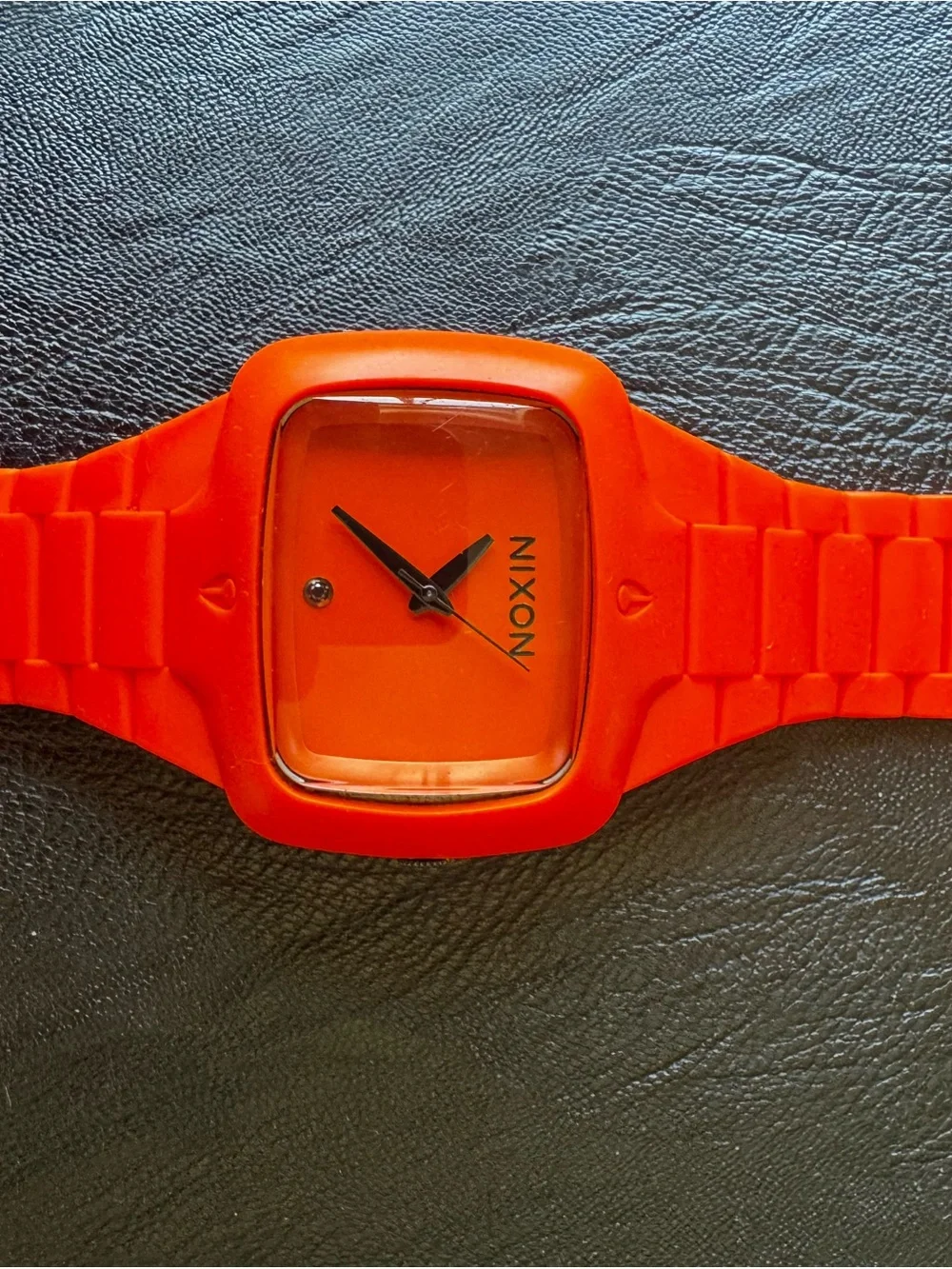 Nixon Orange The Rubber Player like new. Minimalist modern beauty. 40mm analog